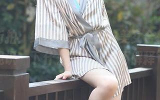 魔镜街拍：绿色包臀裙丝袜美女合辑，快来见识一下什么叫‘时尚不解释’！