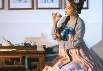 鹿八岁baby金发女孩图包免费哦！看她如何用无与伦比的可爱颠覆你的一天！