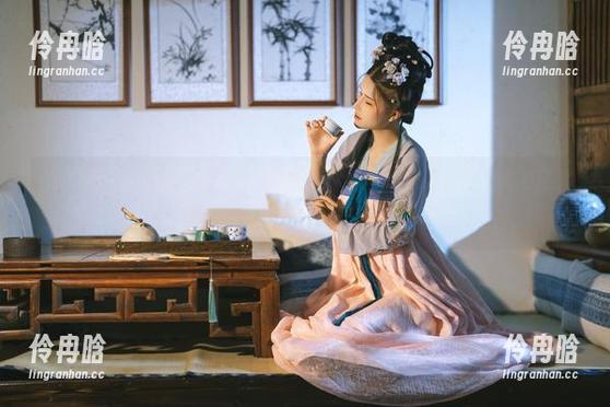 鹿八岁baby 鹿八岁baby金发女孩图包免费哦!看她如何用无与伦比的可爱颠覆你的一天!